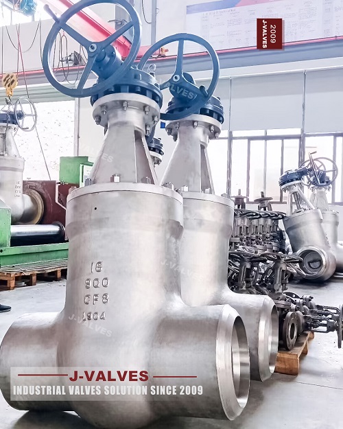 Flange aparafusado versus designs auto-vedados de vedação assistida por pressão Comparação de desempenho